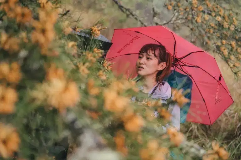 這款衣服是軟殼又是風(fēng)衣,一件遠比你想象的功能更強大的Mountain Hardwear山浩外套