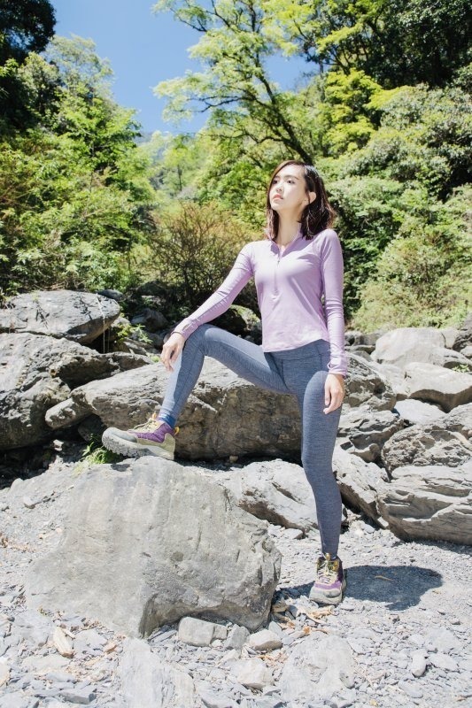 迎接夏天的到來，妹子穿了雙TEVA戶外登山鞋開箱體驗