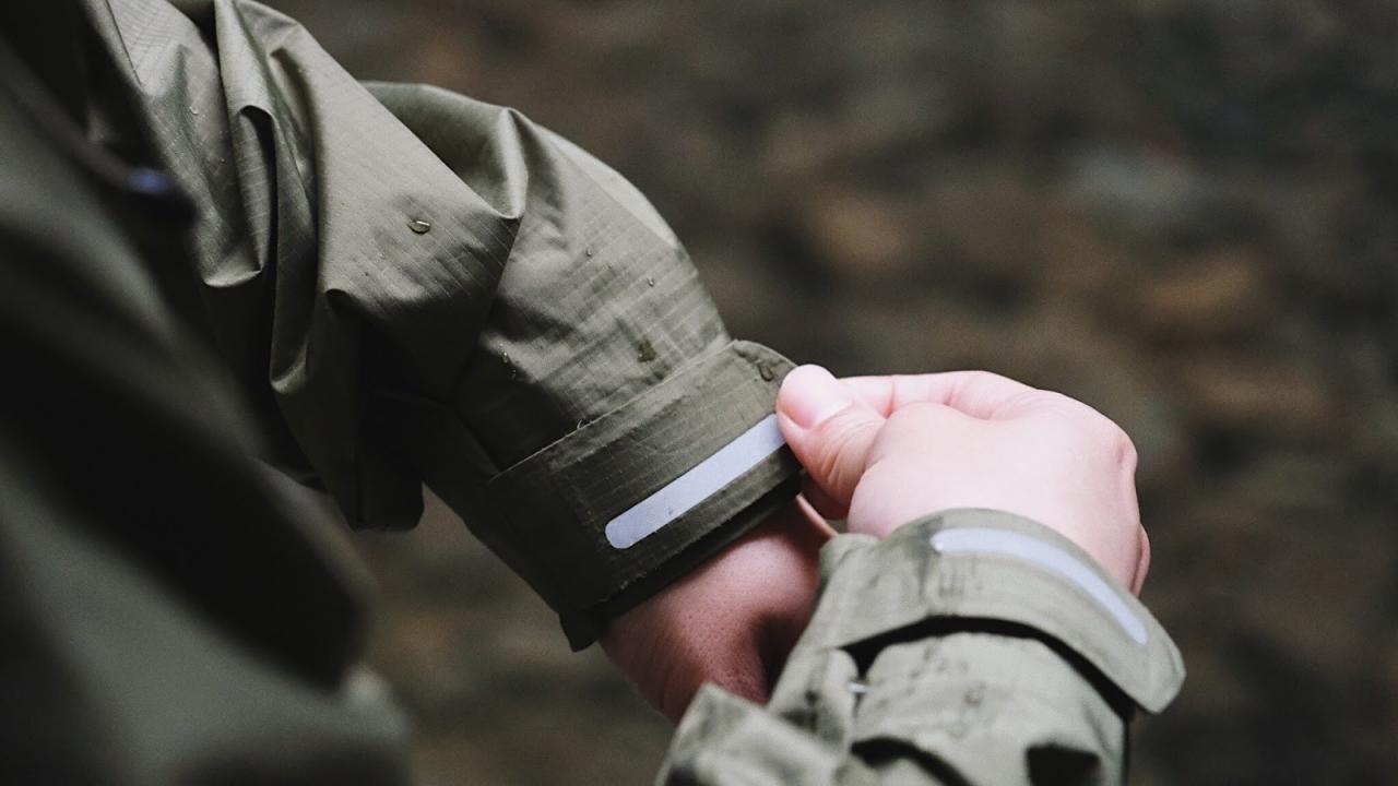 來自瑞典的戶外品牌,北極狐Fjallraven戶外防水沖鋒衣開箱