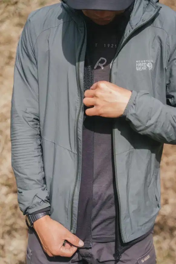 這款衣服是軟殼又是風(fēng)衣,一件遠比你想象的功能更強大的Mountain Hardwear山浩外套
