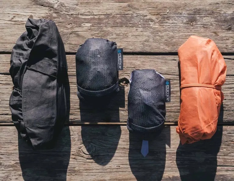 這款衣服是軟殼又是風(fēng)衣,一件遠比你想象的功能更強大的Mountain Hardwear山浩外套