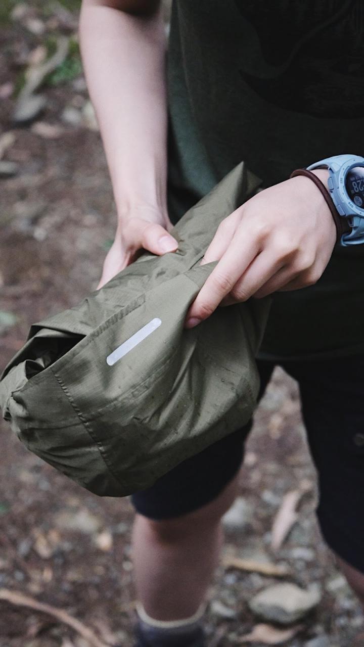 來自瑞典的戶外品牌,北極狐Fjallraven戶外防水沖鋒衣開箱