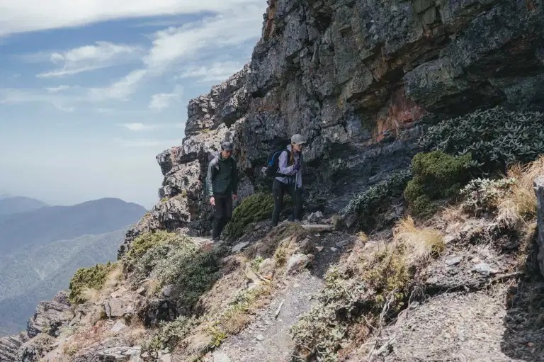 這款衣服是軟殼又是風(fēng)衣,一件遠比你想象的功能更強大的Mountain Hardwear山浩外套