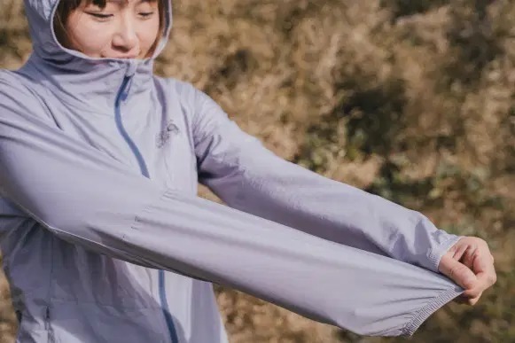 這款衣服是軟殼又是風(fēng)衣,一件遠比你想象的功能更強大的Mountain Hardwear山浩外套