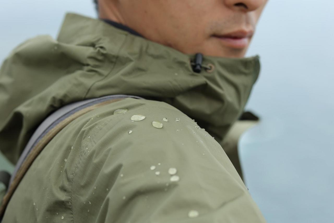 瑞典北極狐Fjallraven沖鋒衣實測，戶外徒步下雨騎車穿它沒錯