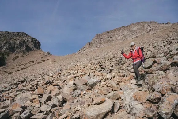 這款衣服是軟殼又是風(fēng)衣,一件遠比你想象的功能更強大的Mountain Hardwear山浩外套