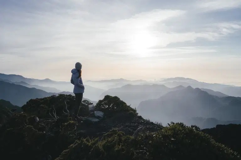 這款衣服是軟殼又是風(fēng)衣,一件遠比你想象的功能更強大的Mountain Hardwear山浩外套