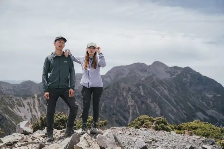 這款衣服是軟殼又是風(fēng)衣,一件遠比你想象的功能更強大的Mountain Hardwear山浩外套