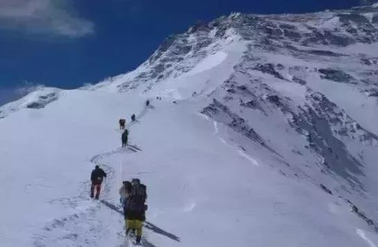 珠峰上的屎,都去哪了?