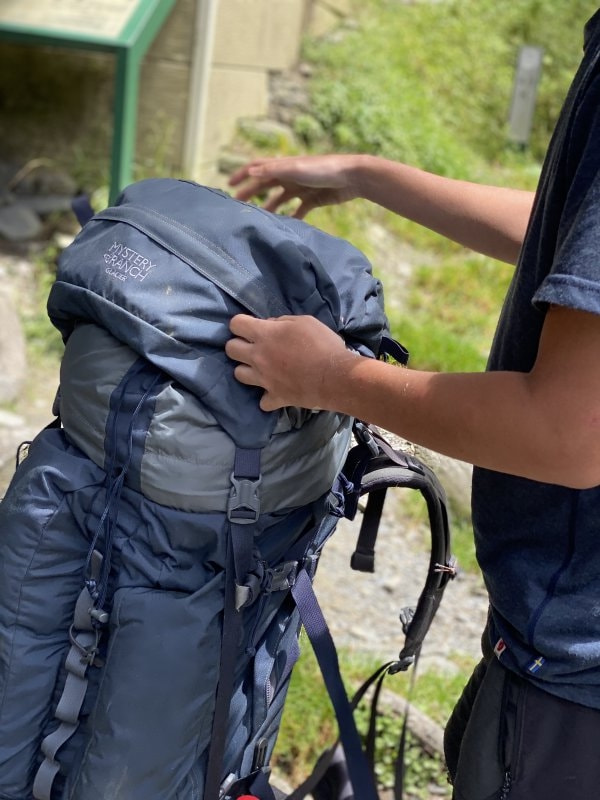 神秘農場Mystery Ranch背包使用體驗,背包中的“勞斯萊斯”