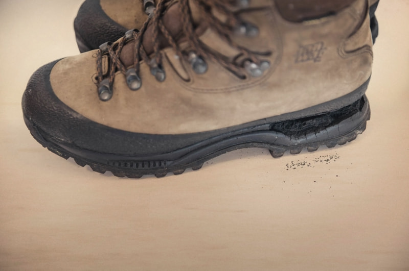 登山鞋開膠、脫底該怎么辦?扔了又可惜,那就來學(xué)下這個方法吧