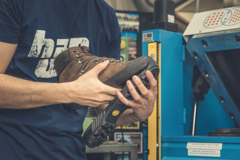 登山鞋開膠、脫底該怎么辦?扔了又可惜,那就來學(xué)下這個方法吧