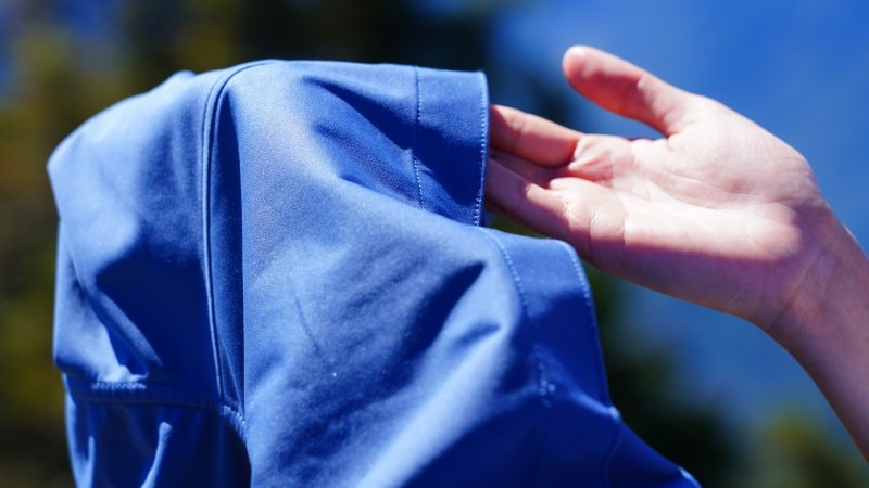 穿著迪卡儂丟臉嗎?選了一件迪卡儂軟殼外套來評測