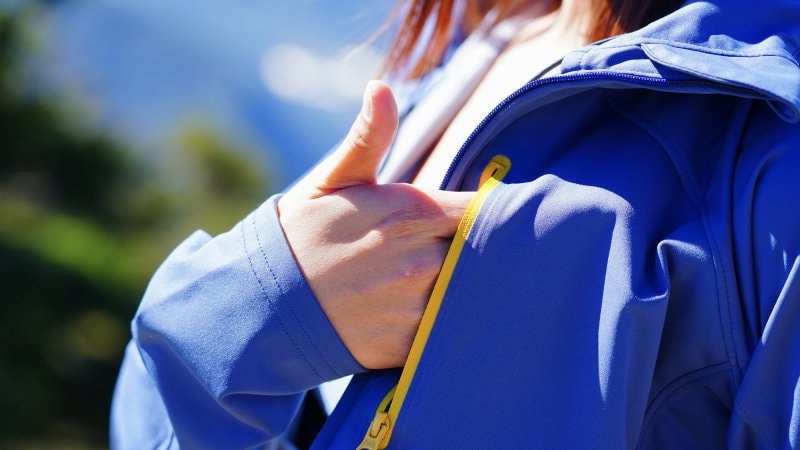 穿著迪卡儂丟臉嗎?選了一件迪卡儂軟殼外套來評測