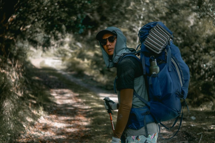 夏天爬山怕被曬黑?推薦Outdoor Research這三款夏季登山防曬裝備