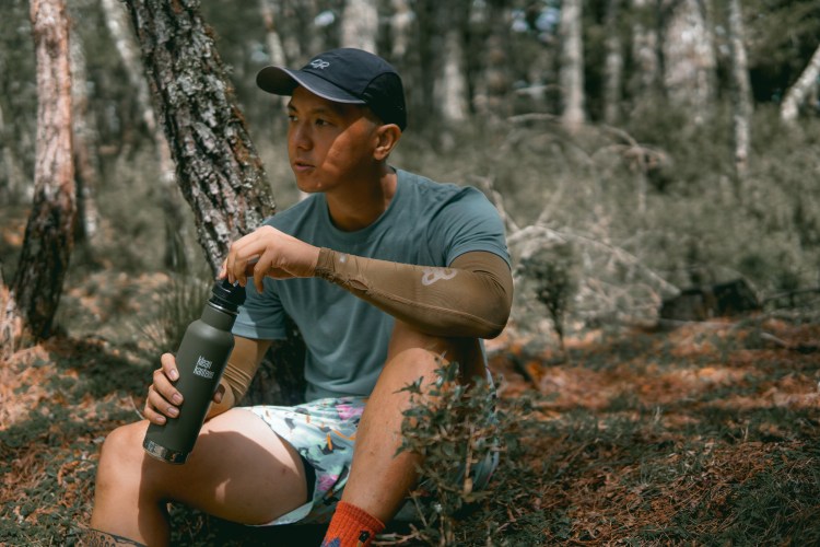 夏天爬山怕被曬黑?推薦Outdoor Research這三款夏季登山防曬裝備