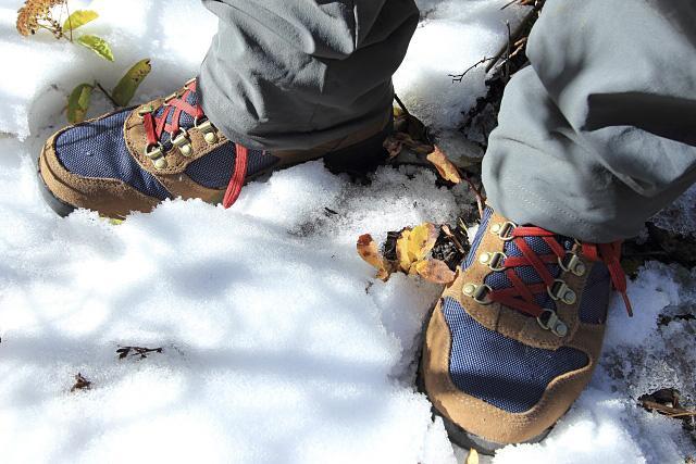 看起來不那么戶外風格的Columbia輕量復古登山鞋