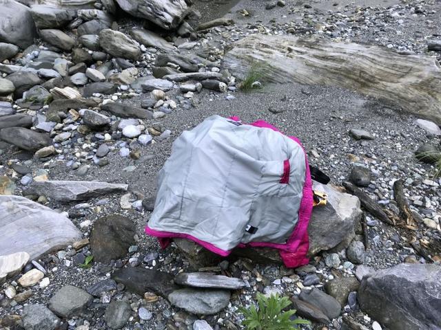 喜歡戶外活動的人怎能不擁有一件保暖防水二合一外套! 喜歡戶外活動的人怎能不擁有一件保暖防水二合一外套!