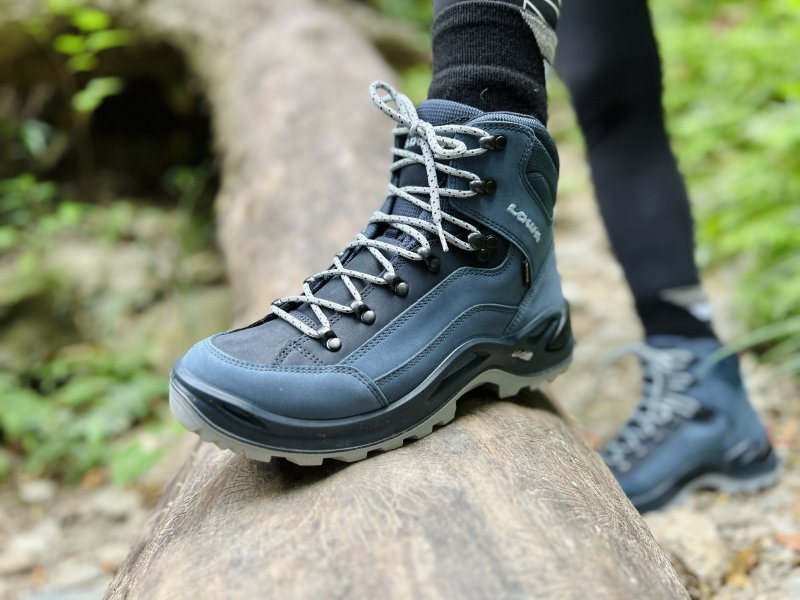 剛買的LOWA登山鞋拆箱就拿出去測試，不愧是頂級戶外運(yùn)動(dòng)鞋品牌