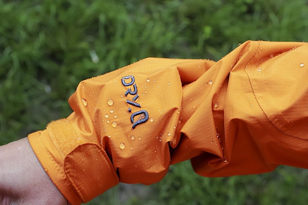 194320ipa22zvf3d1m4fcp 高顏值實力派 Mountain Hard Wear Epic沖鋒衣實測心得