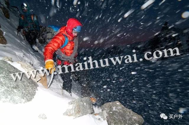 都知道羽絨服最怕水，那抗水羽絨到底多神奇？真的不怕水嗎？