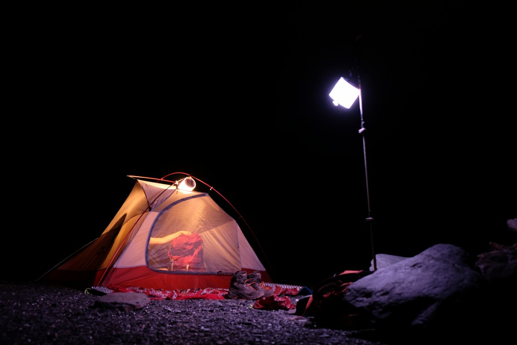 7aa2ab0e86a9411a9009743bbedc2c27 太陽能充電的營地?zé)簦UCI輕量化充氣式防水露營燈推薦分享