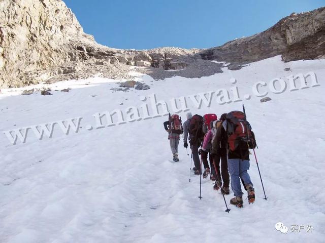 不多也不少 冬季戶外登山的你需要這樣穿才對！