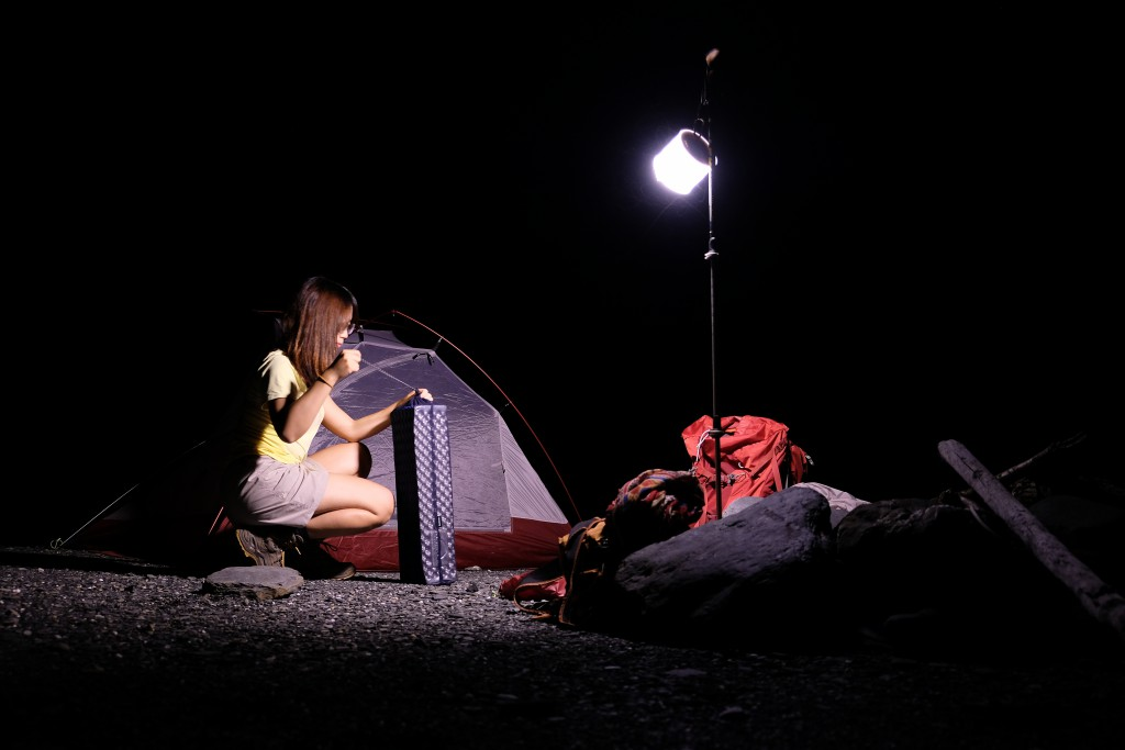 c78aa00b440245d2ae710e2b7b7fbaad 太陽能充電的營地?zé)簦UCI輕量化充氣式防水露營燈推薦分享