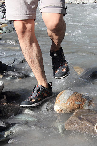 cbe031d71ab94bfb926ff4aebc8f2438 夏天戲水,穿著Columbia輕量多功能水陸兩用戶外溯溪鞋實測心得