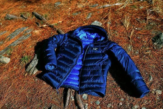 一分錢一分貨 顏色騷亮的Arc’teryx Cerium SV始祖鳥羽絨服讓我在戶外大出風(fēng)頭！