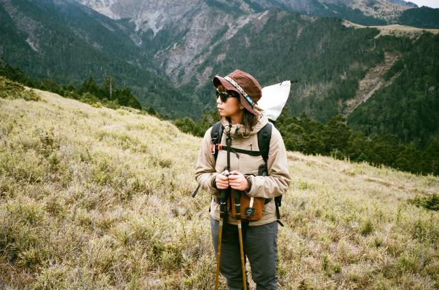 顛覆戶外登山著裝的刻板印象，看山と道Alpha Anorak的時尚詮釋