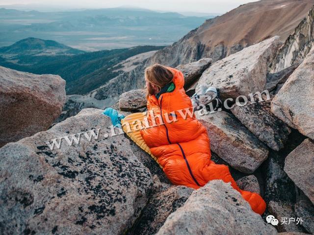 裸睡！在睡袋里面不穿衣服睡覺才能睡的更溫暖？