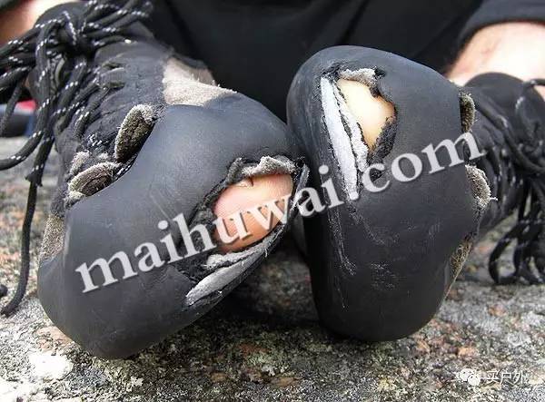 為何我的登山鞋這不穿就鞋底斷裂 是次貨嗎？